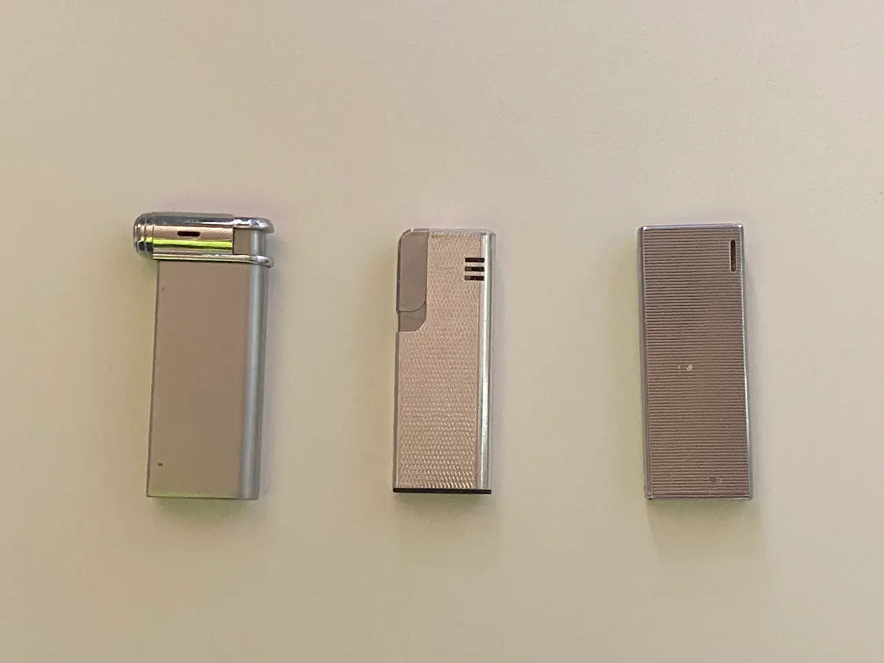 Billede 2 - 3 heraf 1 pibelighter, krom, gas og sten, kr. 75,-