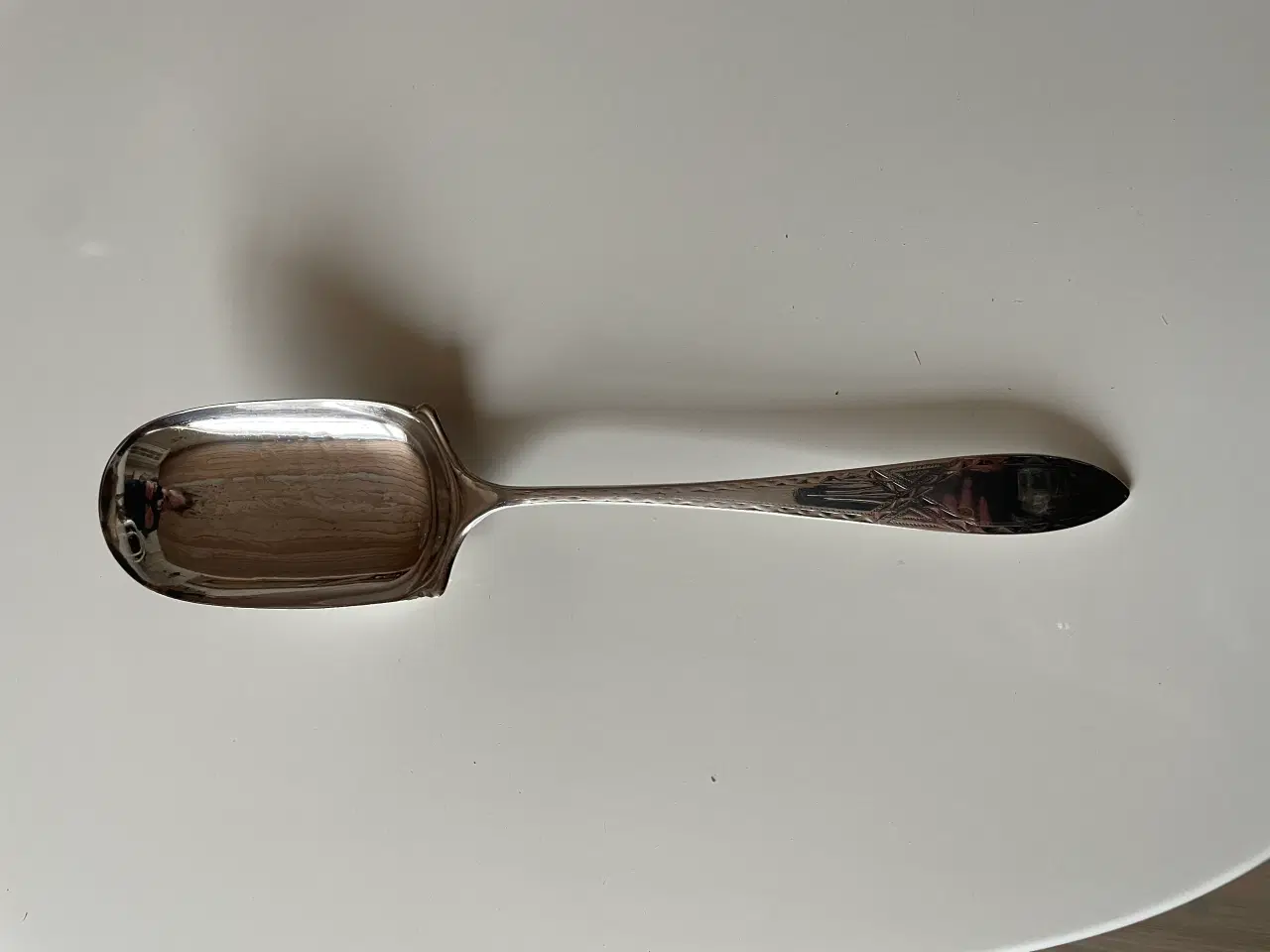 Billede 1 - Jordbærske i totårnet Empire.