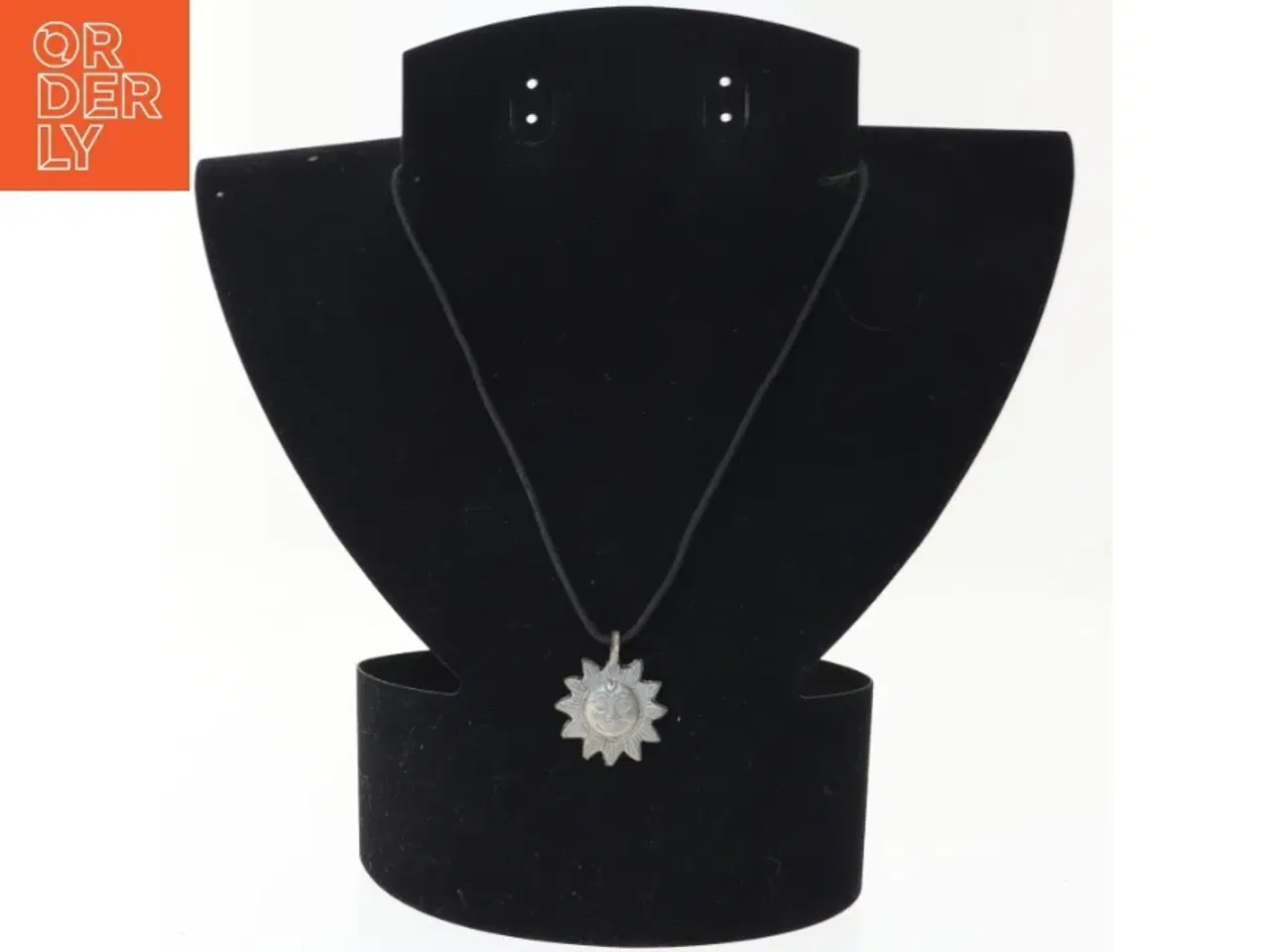 Billede 1 - Sølv vedhæng med solmotiv (str. 60 cm)