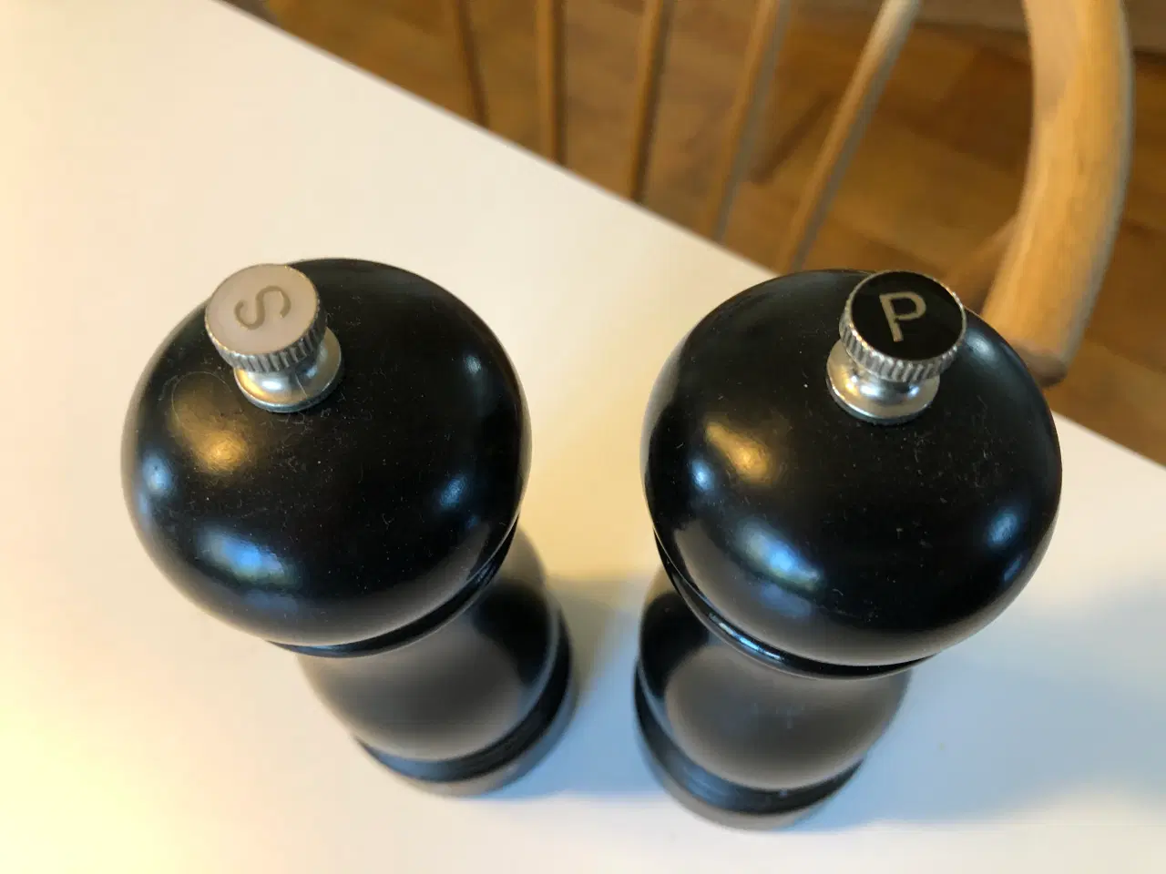 Billede 3 - Salt og peber kværn i sort træ.