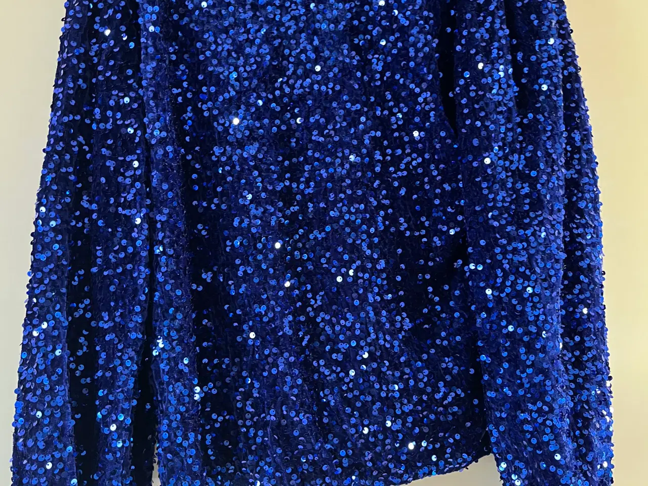 Billede 2 - Flot blå paillet top fra Noella