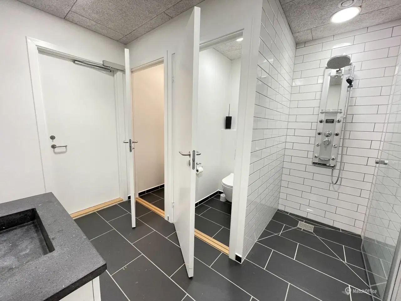 Billede 4 - Erhvervslejemål med 2 gode elporte