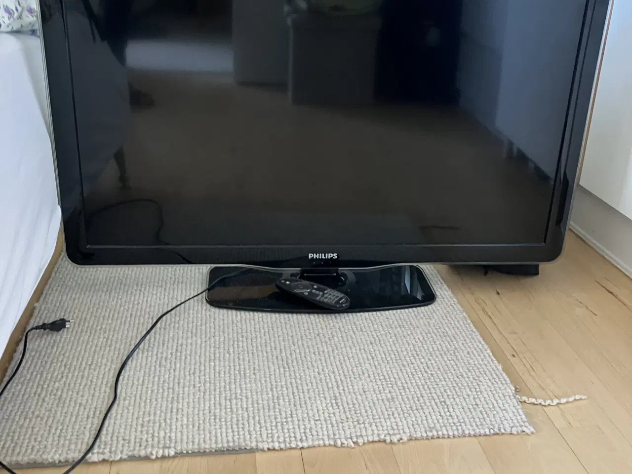 Billede 1 - TV med diverse tilbehør