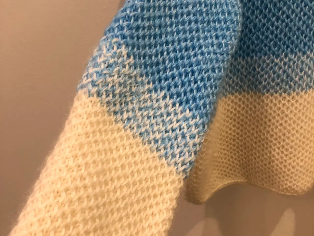 Billede 4 - Strikket sweater. Ny. Uld/ kid silk. Str M/ L