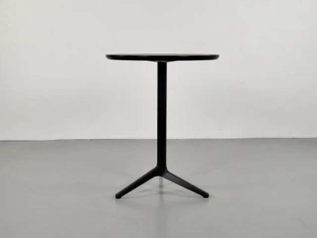 Billede 3 - Cafebord fra pedrali med rund sort plade.