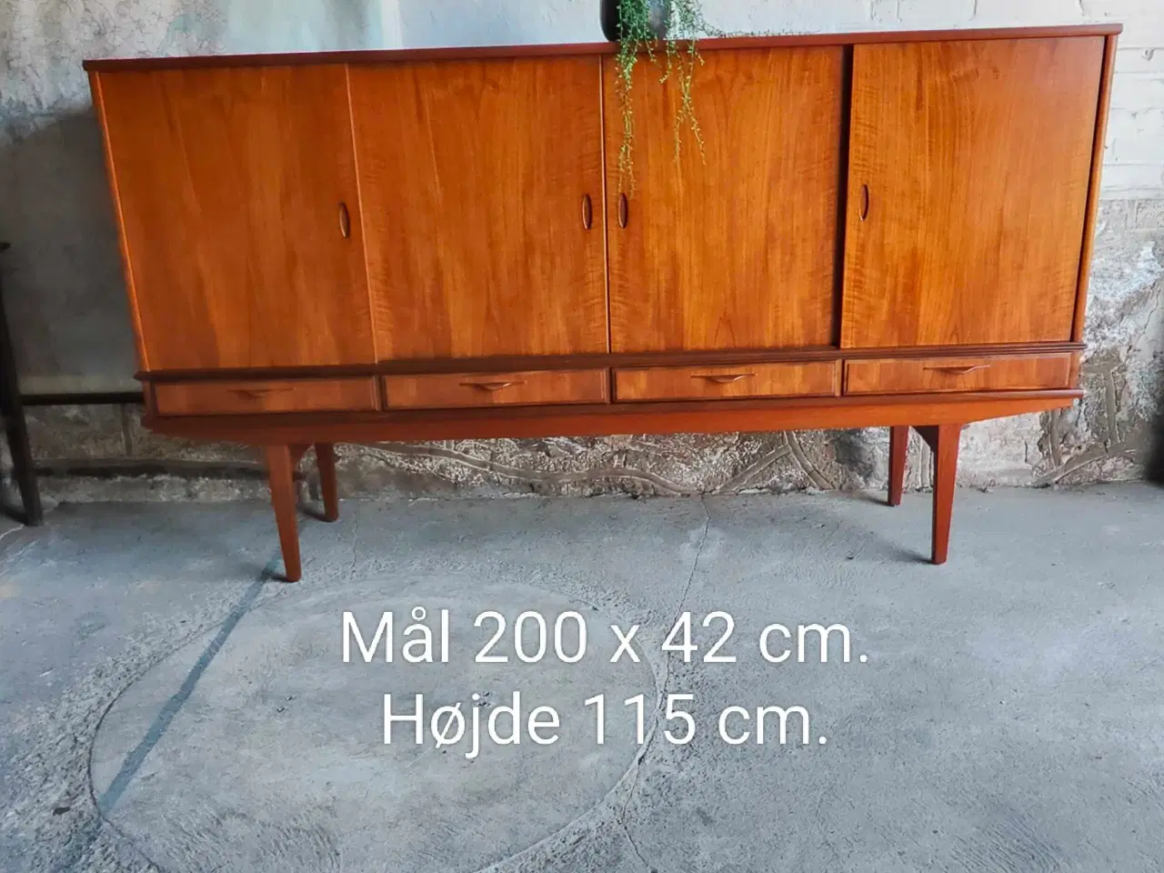 Billede 11 - Teaktræs skænk med fire skydelåger og fire skuffer