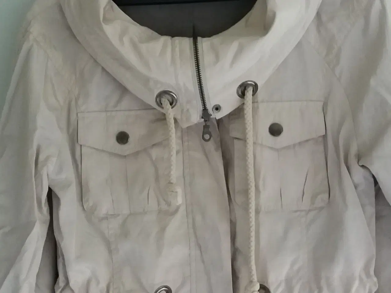 Billede 2 - Sød jakke-brystmål 92 cm