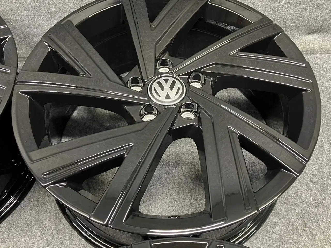 Billede 3 - ALUFÆLGE VW GOLF 8 BERGAMO 5H0 18"