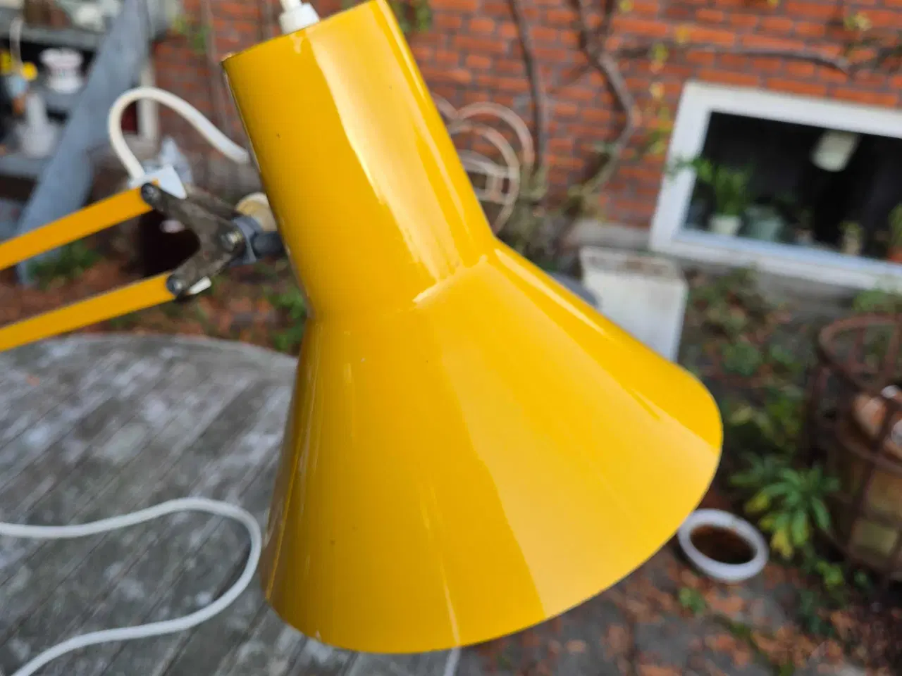 Billede 4 - Gul arkitektlampe på rund sort fod 