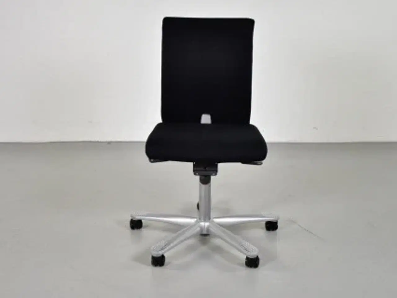 Billede 1 - Häg h04 4200 kontorstol med sort polster og alugråt stel