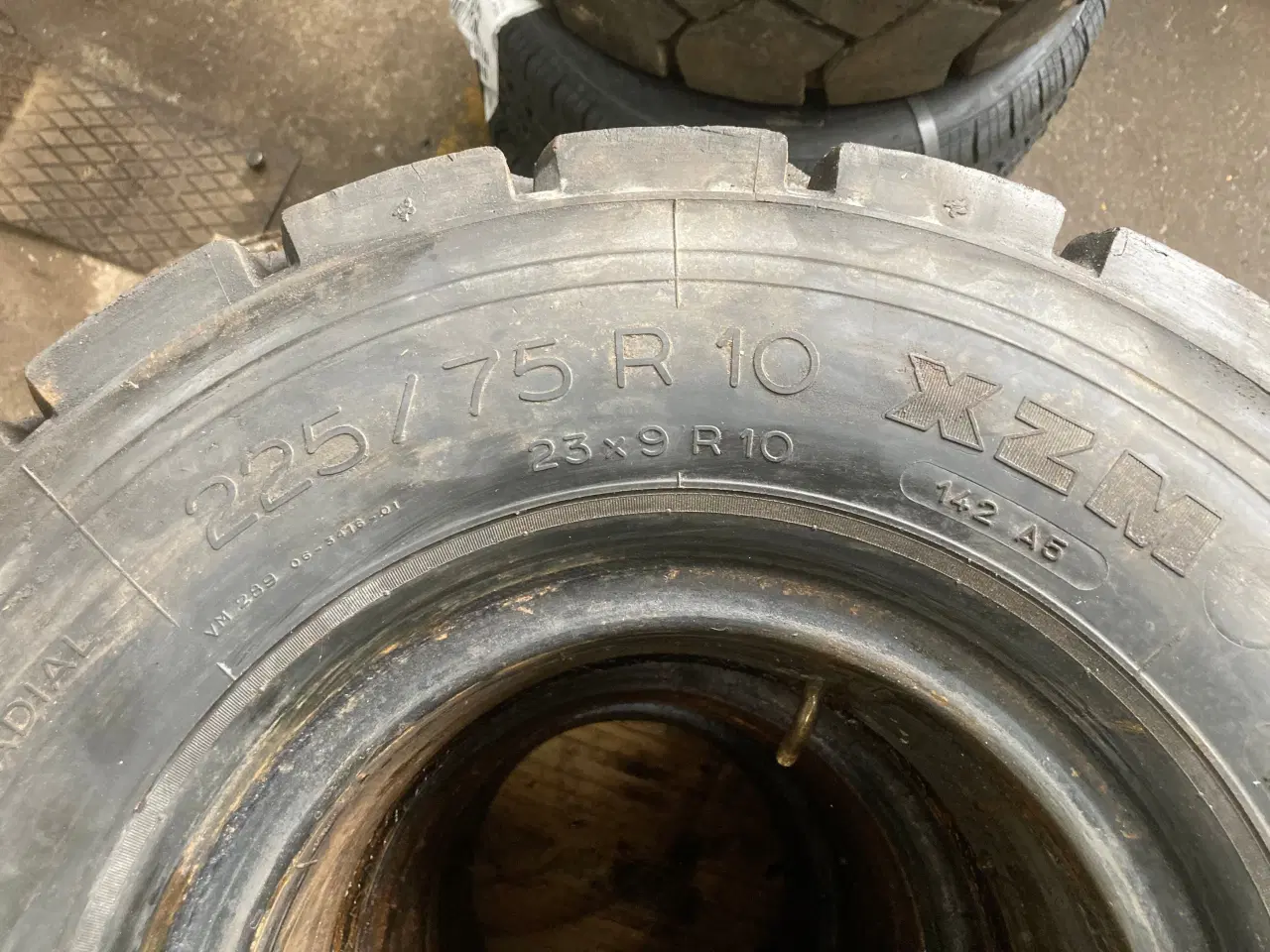 Billede 1 - Michelin Truck dæk 225/70R10