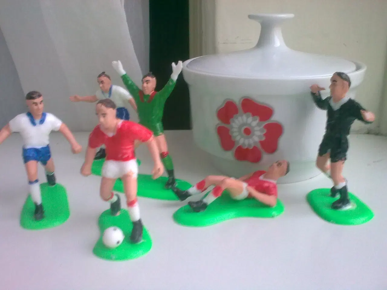 Billede 9 - Dansk metal kuffert Cirkus Summarum & fodbold kage