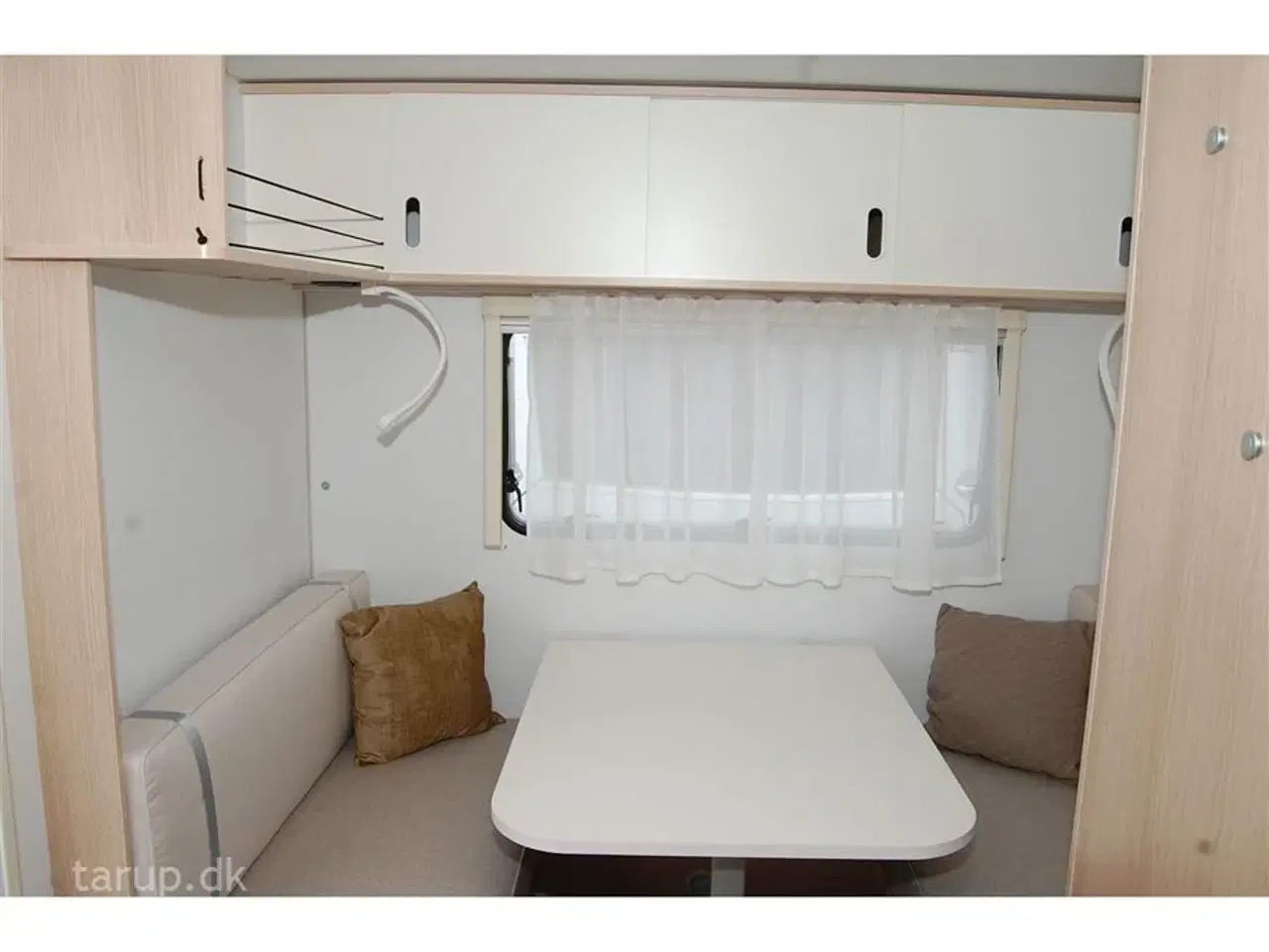 Billede 4 - 2024 - Adria Aviva 492 LU   Enkeltsenge m/udtræk og elevation, endesidde-gruppe, USB-stik,  142 l.  køleskab med fryser, tv-arm,