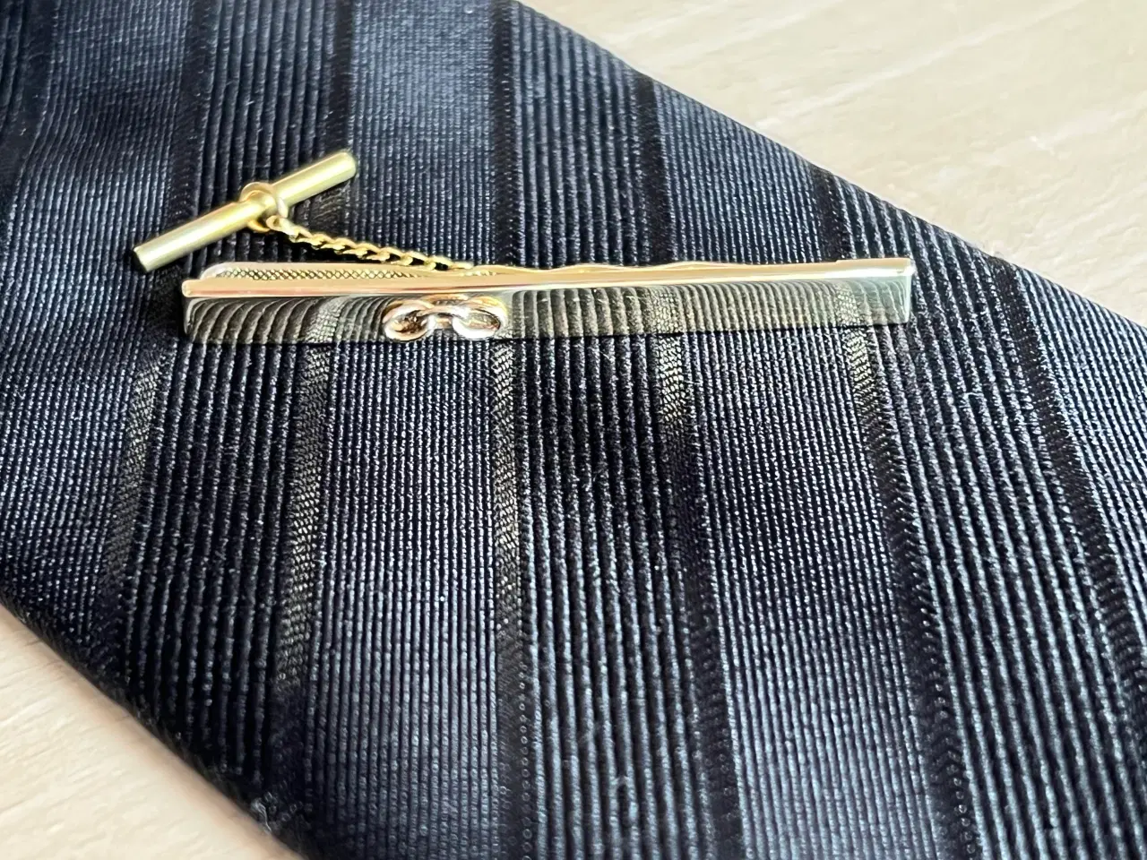 Billede 2 - slipsenål i 14 karat, med Odd Fellow logo