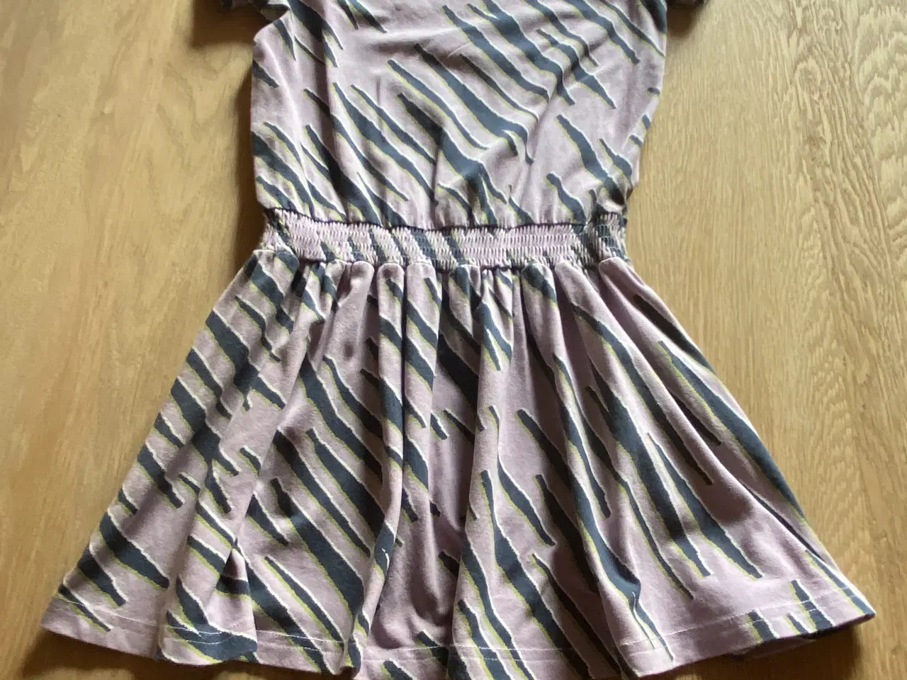 Billede 16 - Nattøj str. 128, kjole 128. mere tøj i 128 