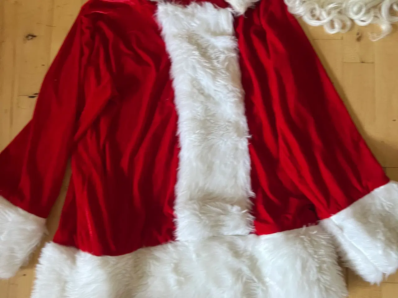Billede 3 - Julemands kostume  med hår og skæg