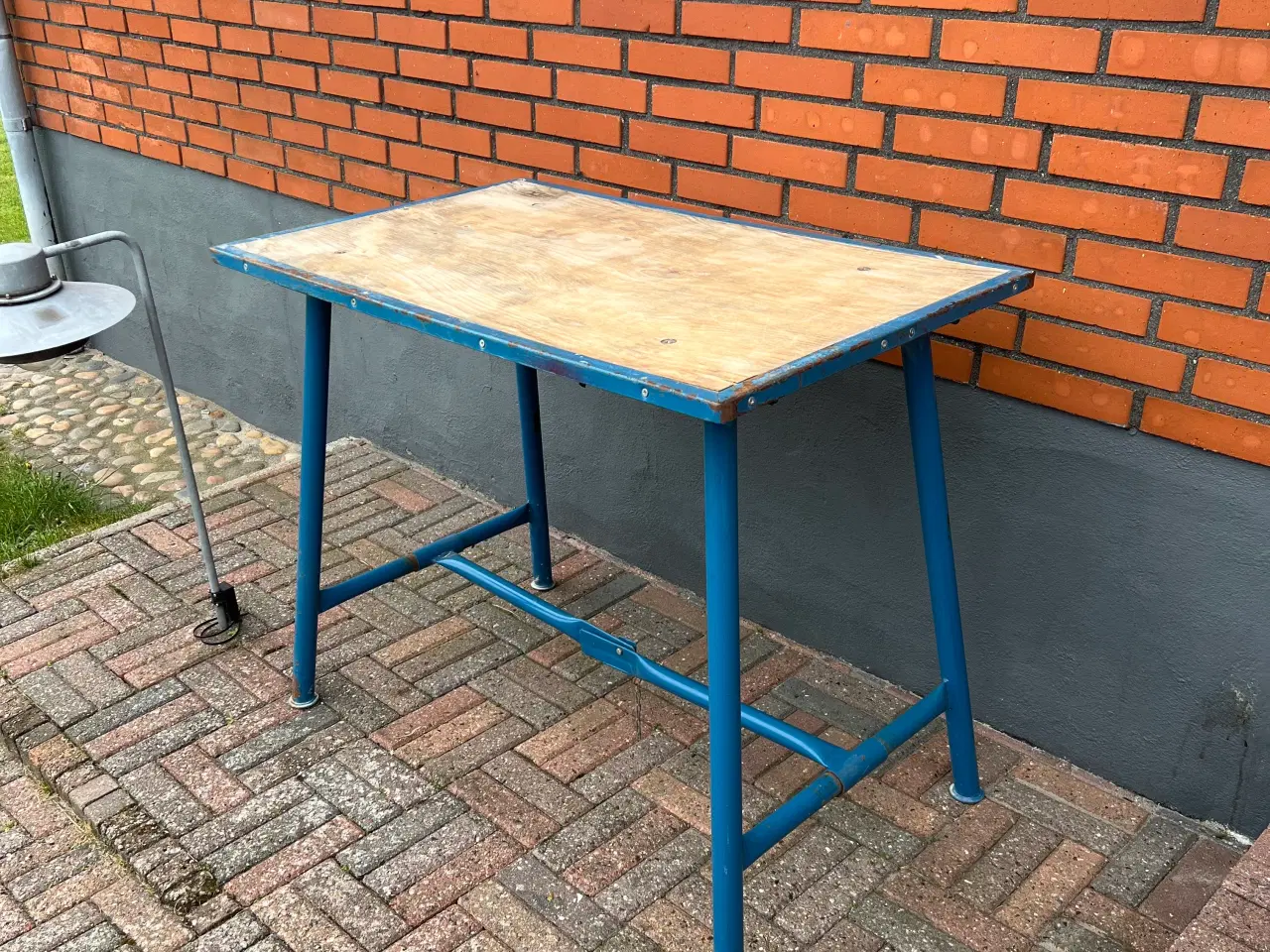 Billede 1 - Ridgid arbejds bord. Meget stabilt bord.