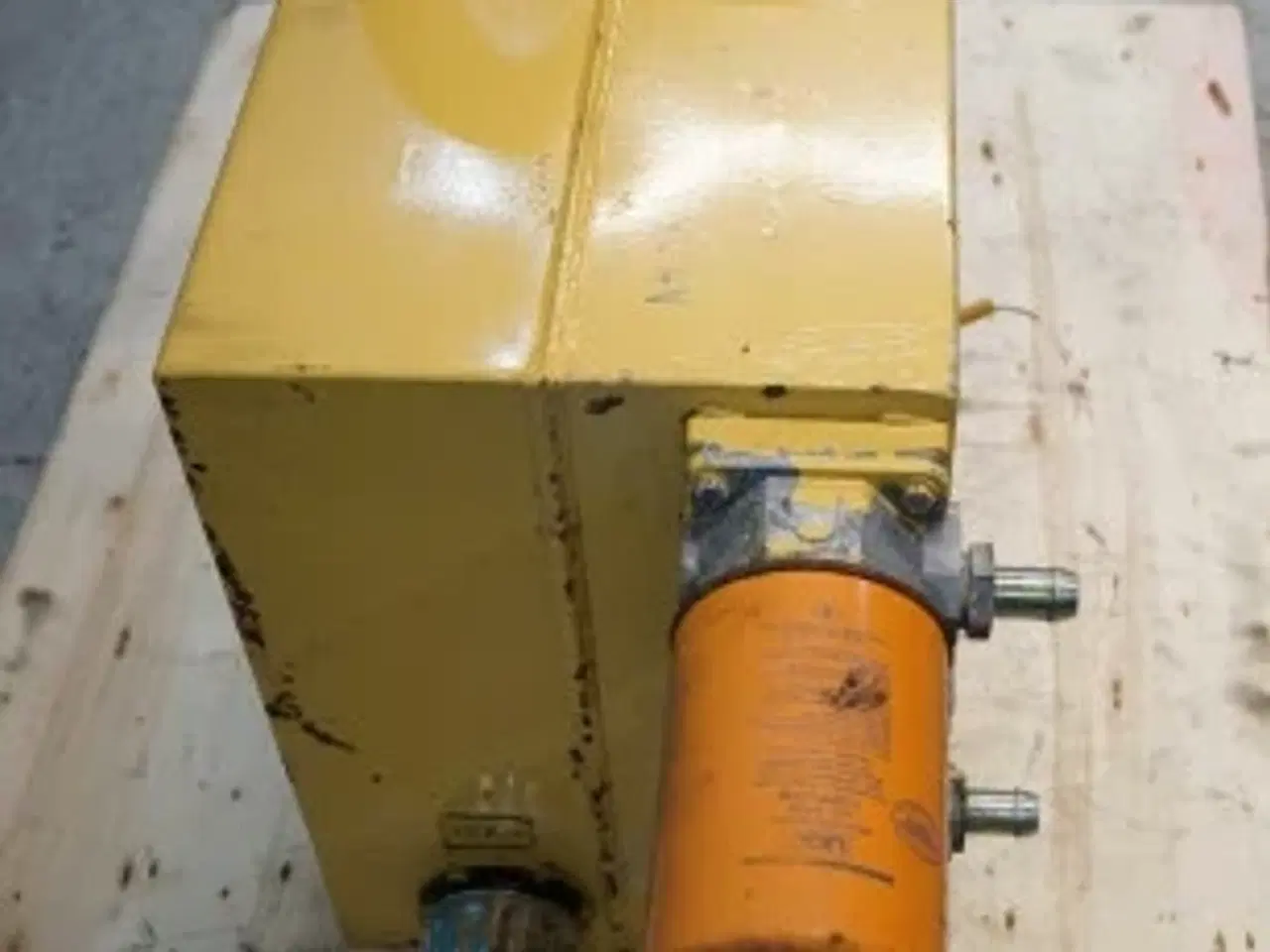 Billede 14 - New Holland TF46 Hydrauliktank 89500040