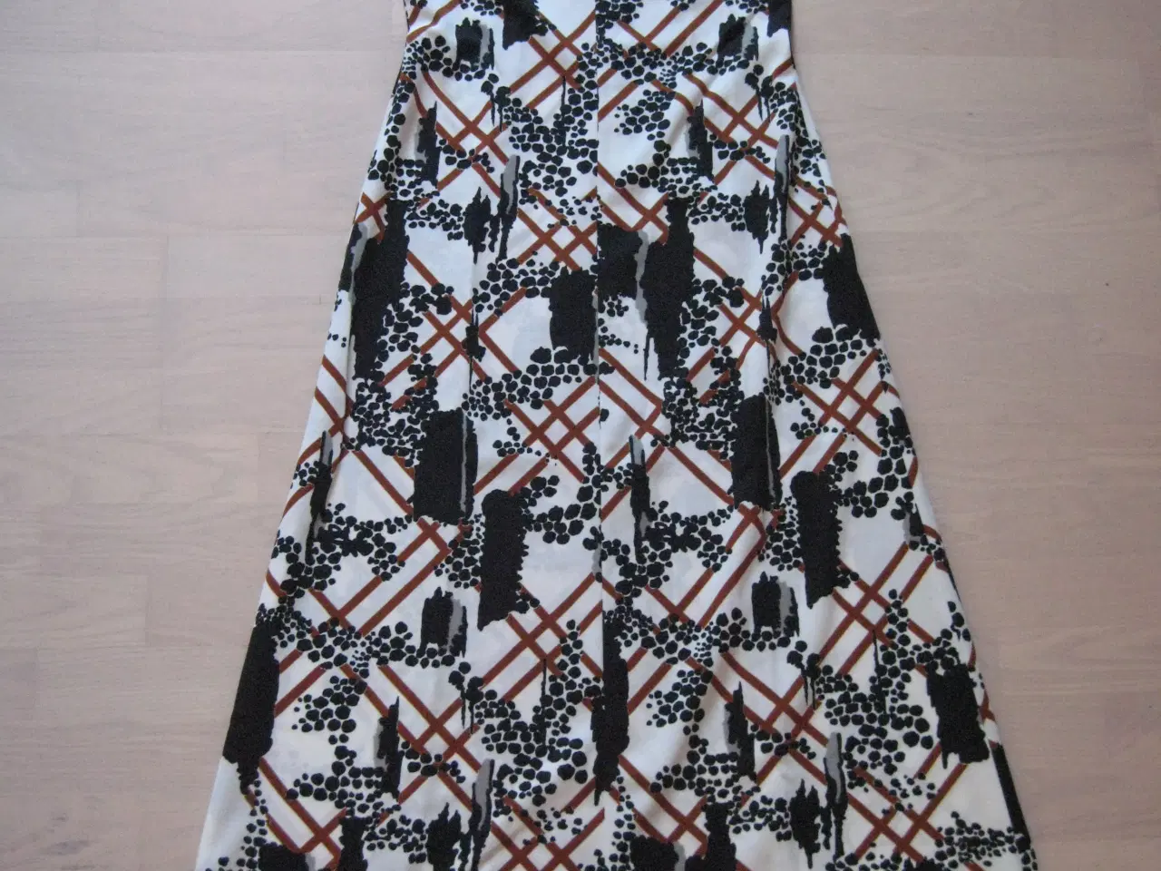 Billede 1 - Kortærmet lang kjole med lynlås på ryg