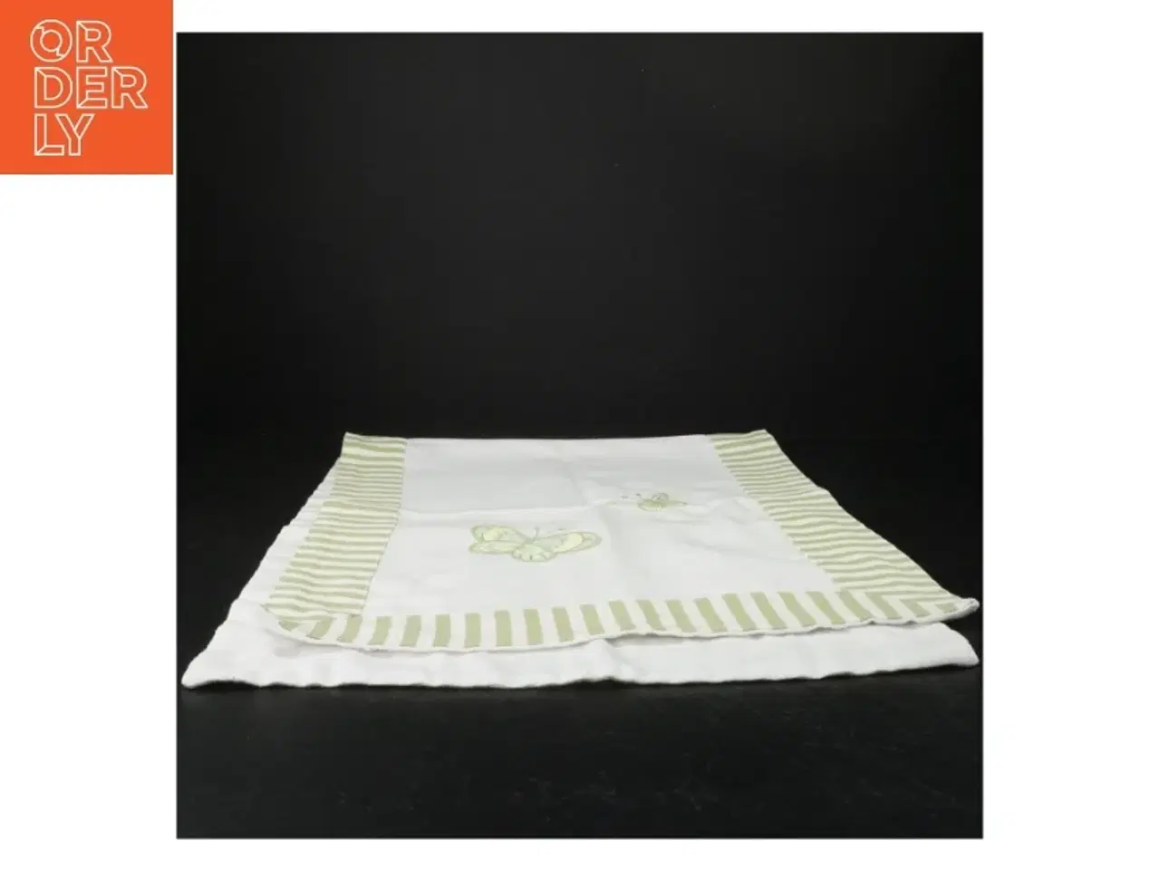 Billede 5 - Duge med broderet sommerfugl (str. 90 x 34 cm)
