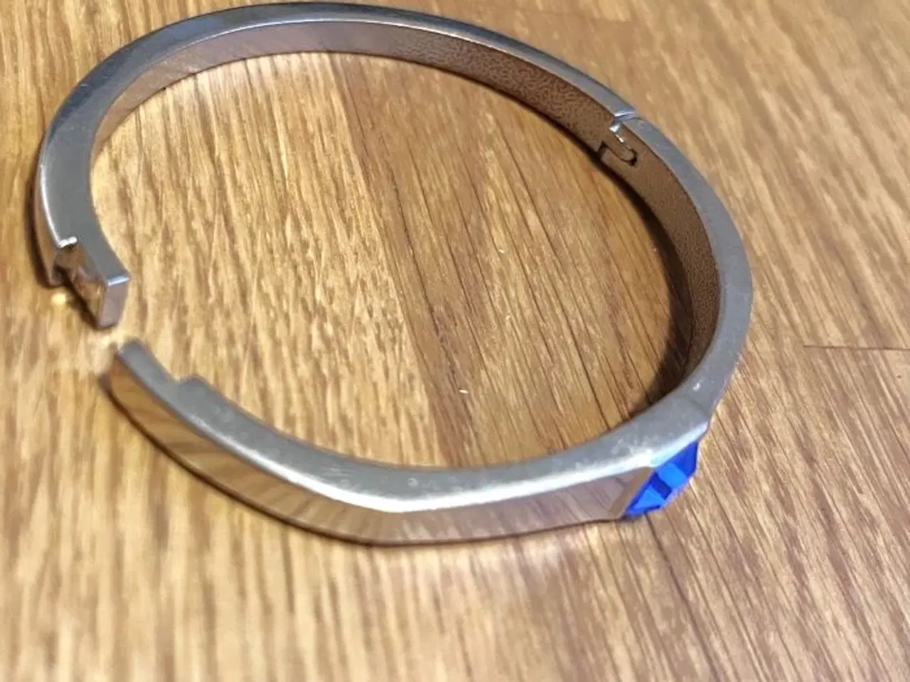 Billede 4 - Armring med blå sten