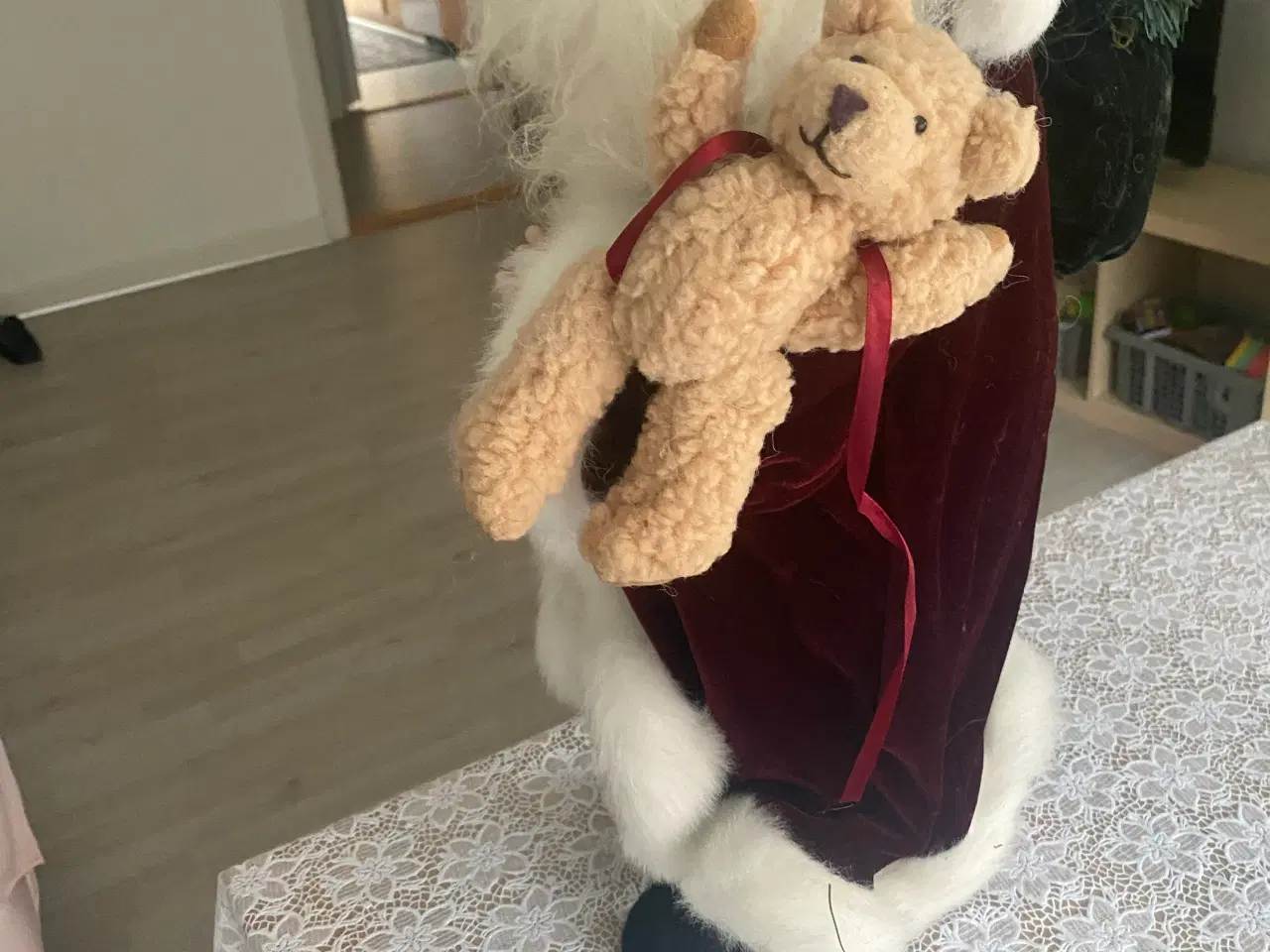 Billede 3 - Nisse 61 cm høj special lavet med stoftøj på 