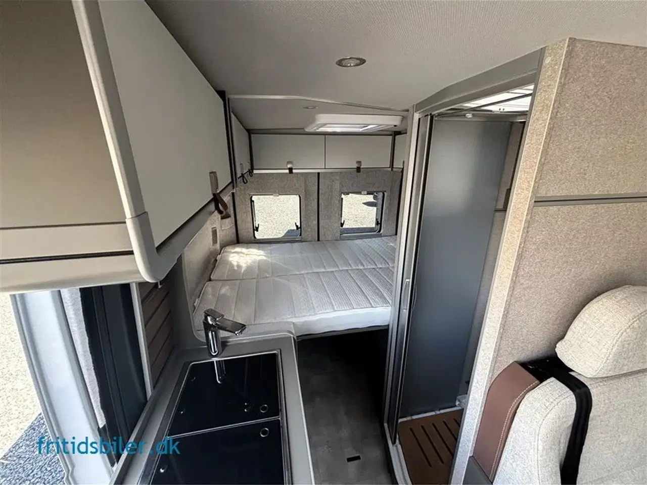 Billede 4 - 2024 - Hymer  140 Hk   Hymer Ayers rock top modellen af Hymers campervan på KUN 541 cm.