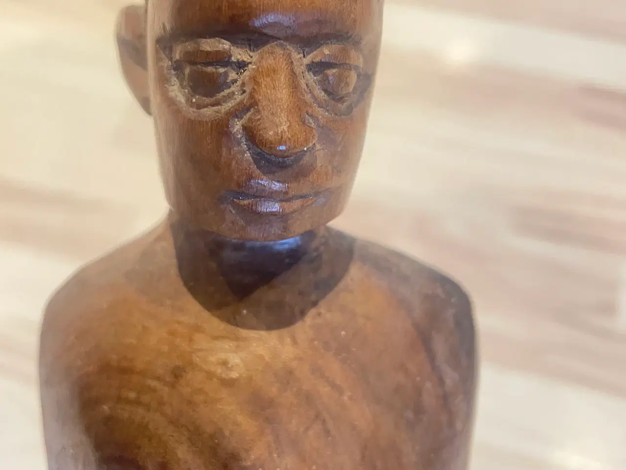 Billede 13 - Africana bord-håndskåret stel med figurer, 19fotos