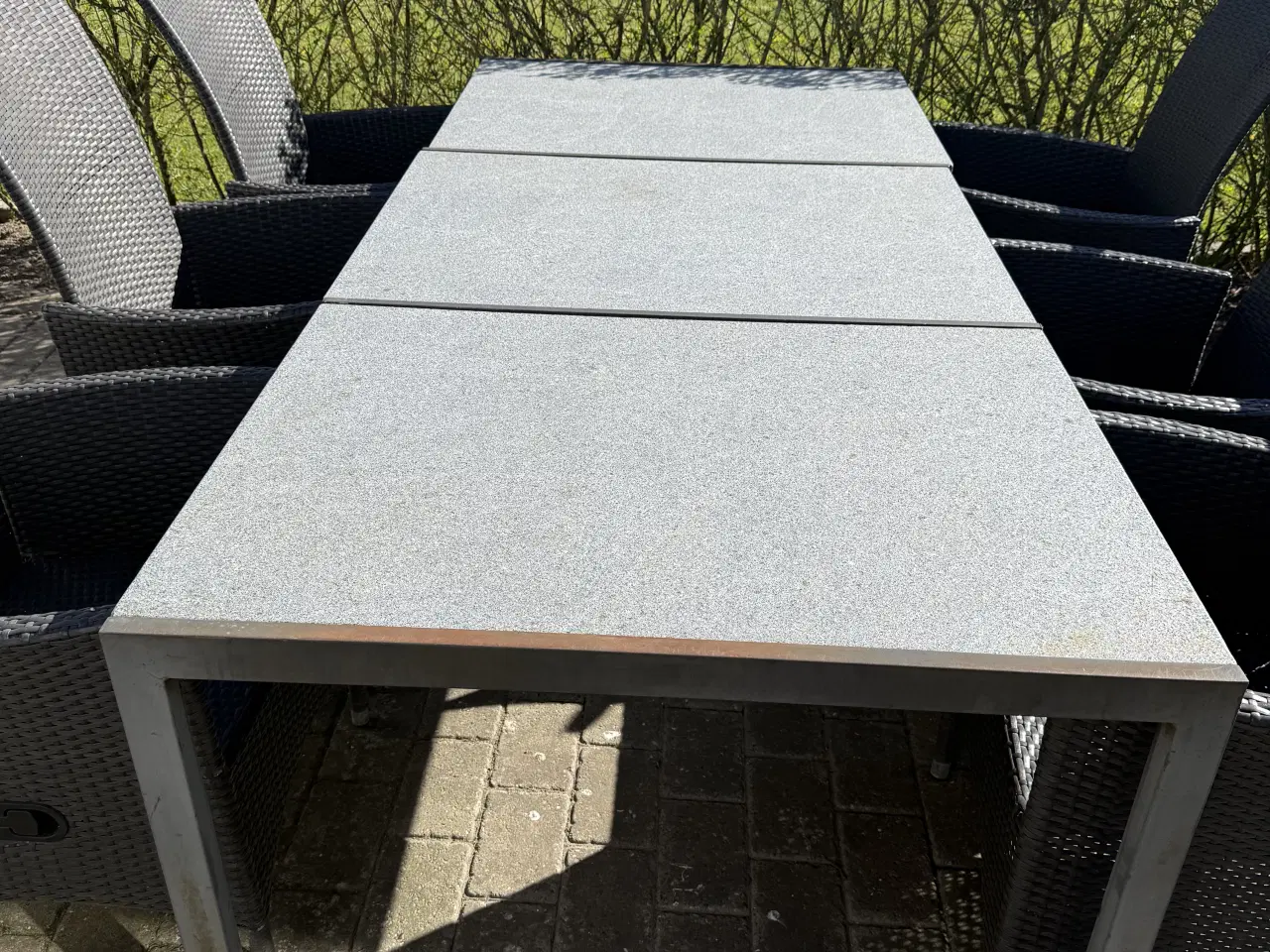 Billede 2 - Havebord med granit plader