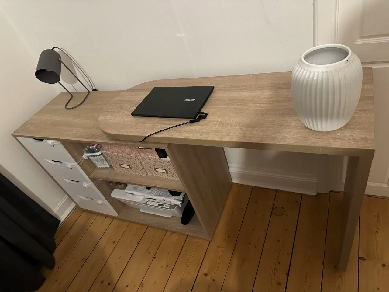 Billede 3 - Justerbart skrivebord fra jysk