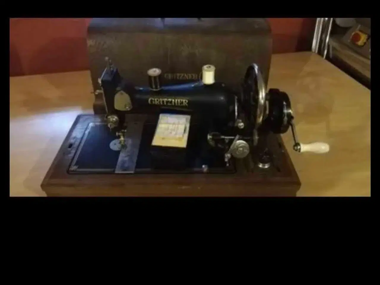 Billede 1 - Antik symaskine mindst 75 år gammel 