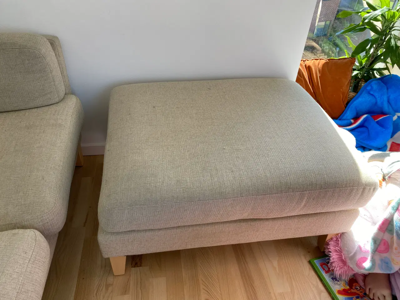 Billede 3 - Stof sofa med puff Gratis