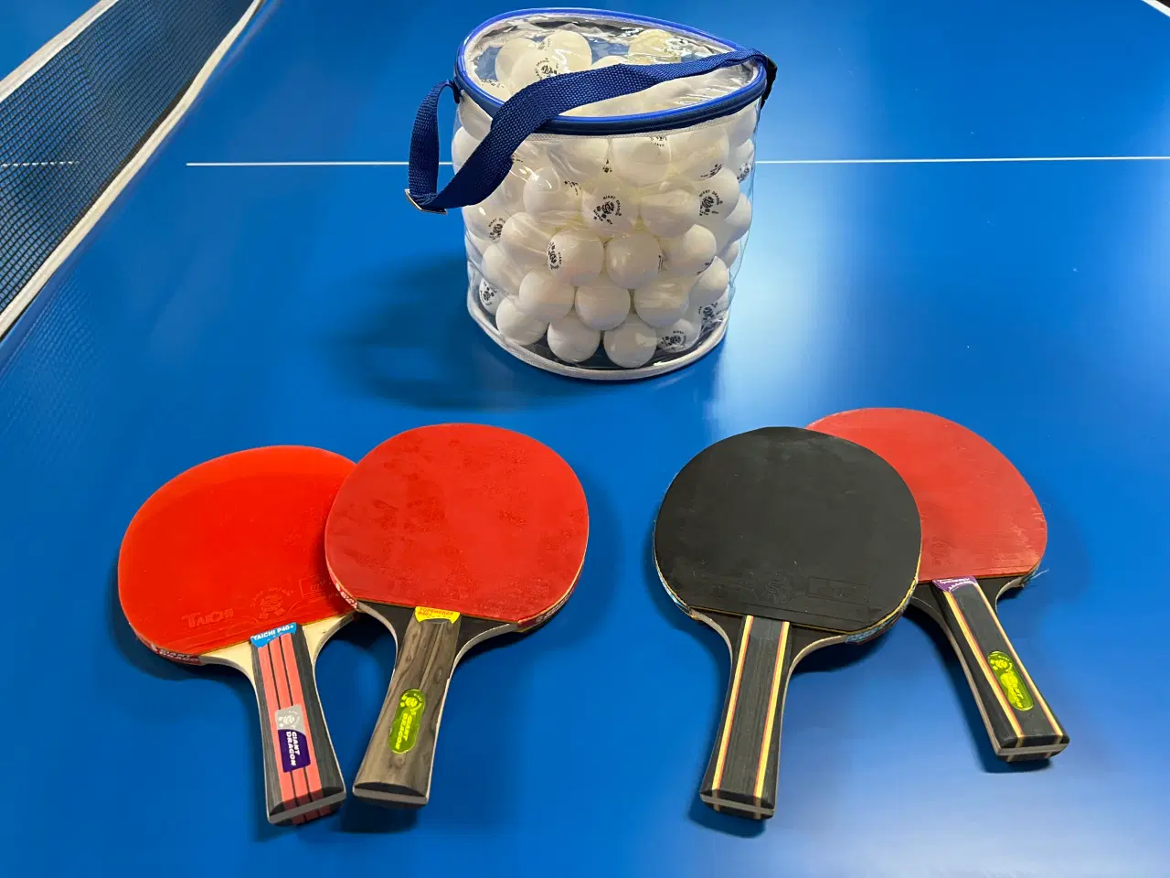 Billede 5 - Udendørs bordtennisbord med 100 bolde og 4 bats