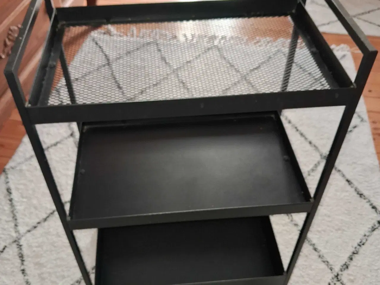 Billede 1 - Sort metal rullebord fra ikea