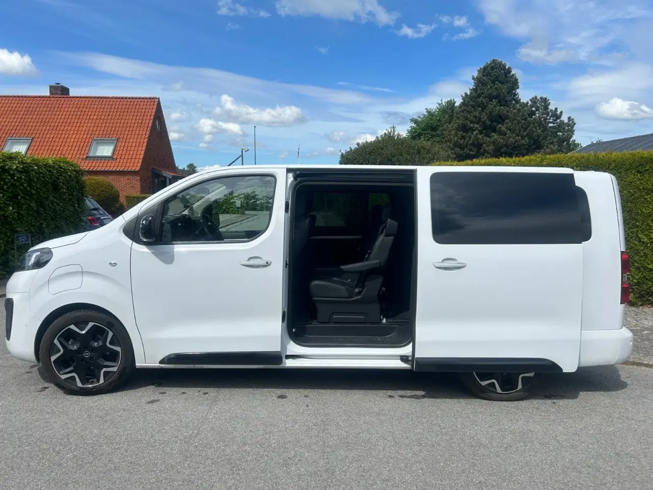 Billede 2 - Opel Zafira-e Life 75 Shuttle L2