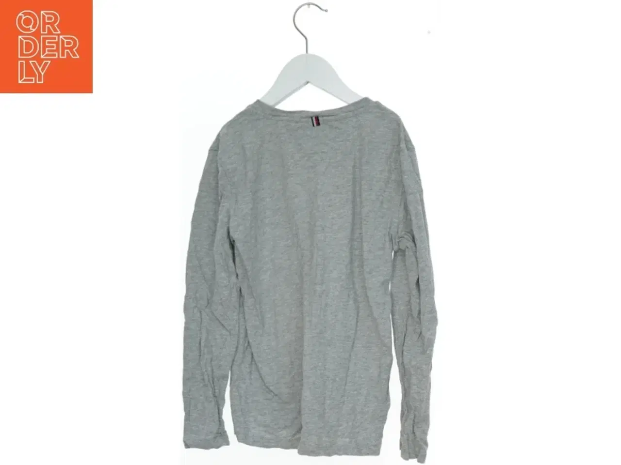 Billede 2 - Langærmet grå T-shirt fra Tommy Hilfiger (str. 140)