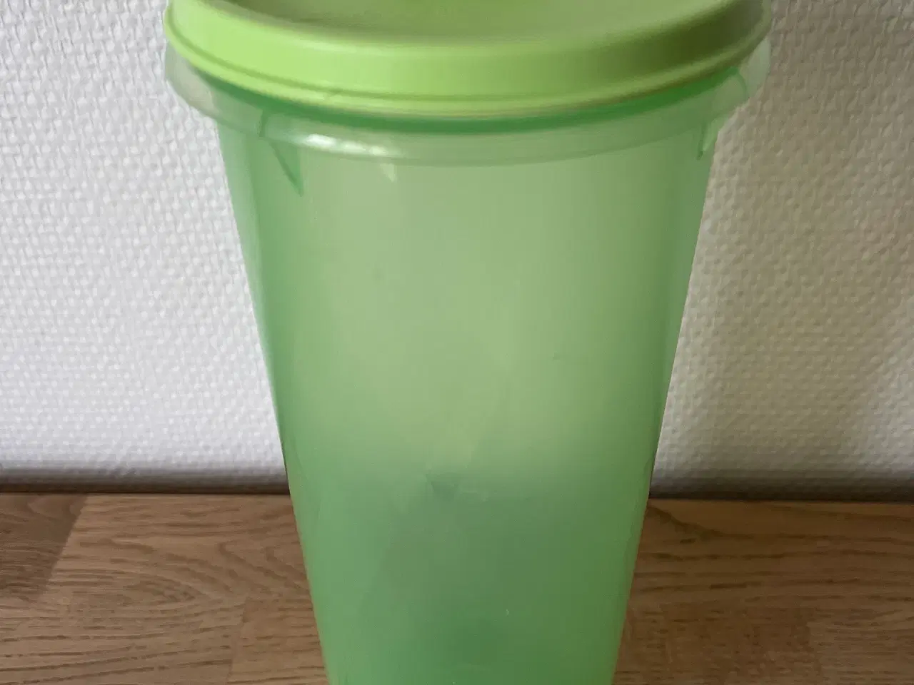 Billede 1 - Tupperware kande med låg