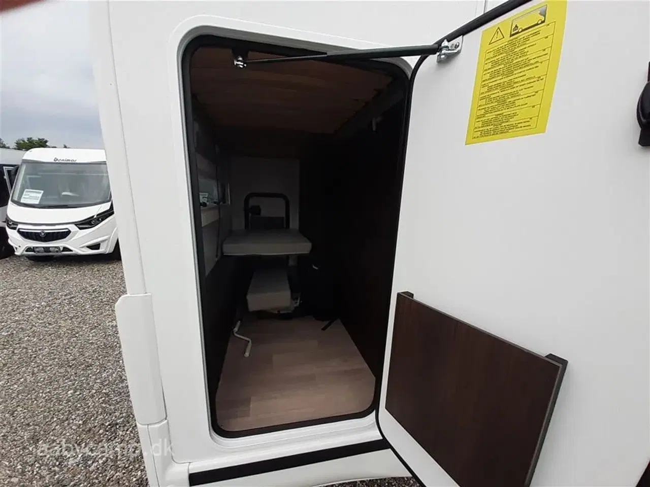 Billede 25 - 2021 - Benimar Sport 323 NK   Den Perfekte Familie camper. NK pakke. automatgear. solceller. Bemærk kun 20,000 Km !!!!