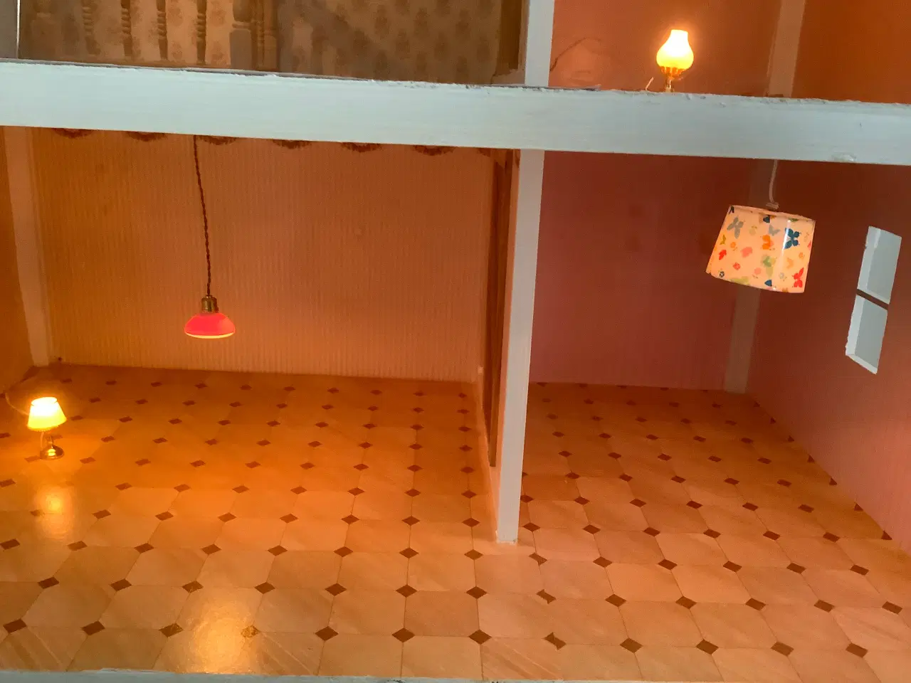 Billede 4 - Dukkehus med lys og adapter 1:12