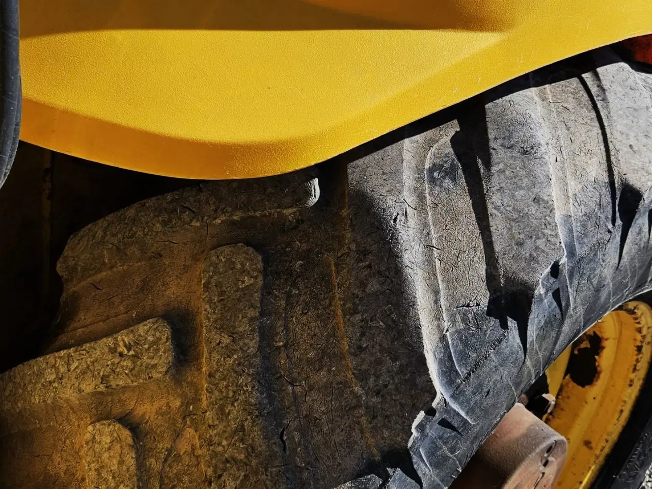 Billede 10 - New Holland LB115-4PS / skovlsæt / hydraulisk udskud / 6700 timer