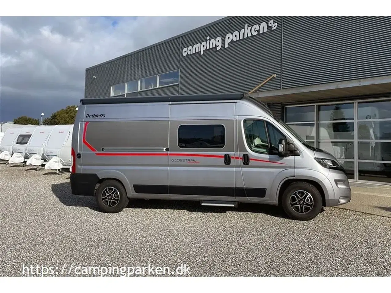 Billede 2 - 2024 - Dethleffs Globetrail CVD 600 ER Advantage   Udlejes: Ny camper van på 6 meter med enkeltsenge og automatgear