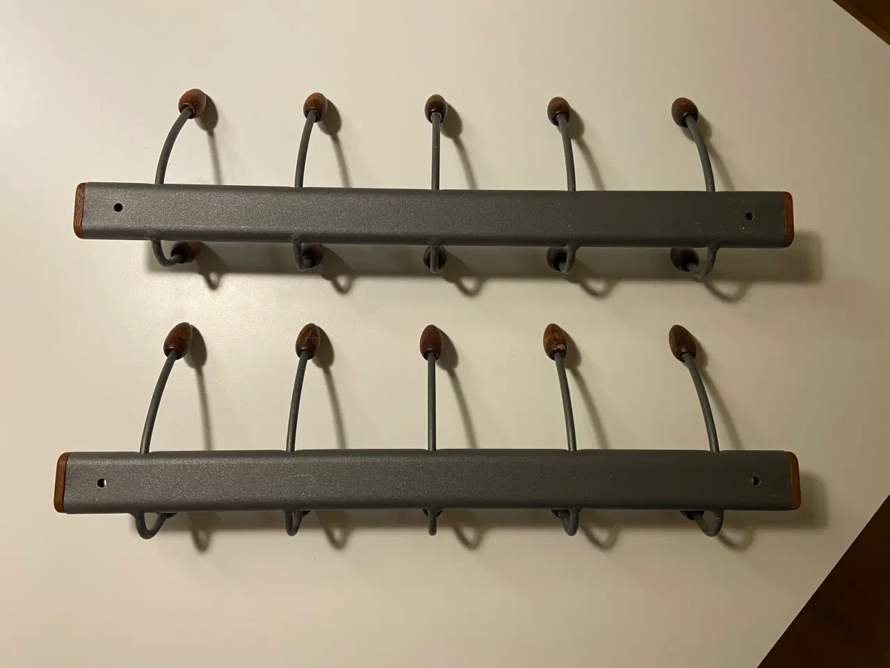 Billede 6 - Knagerække i metal og træ