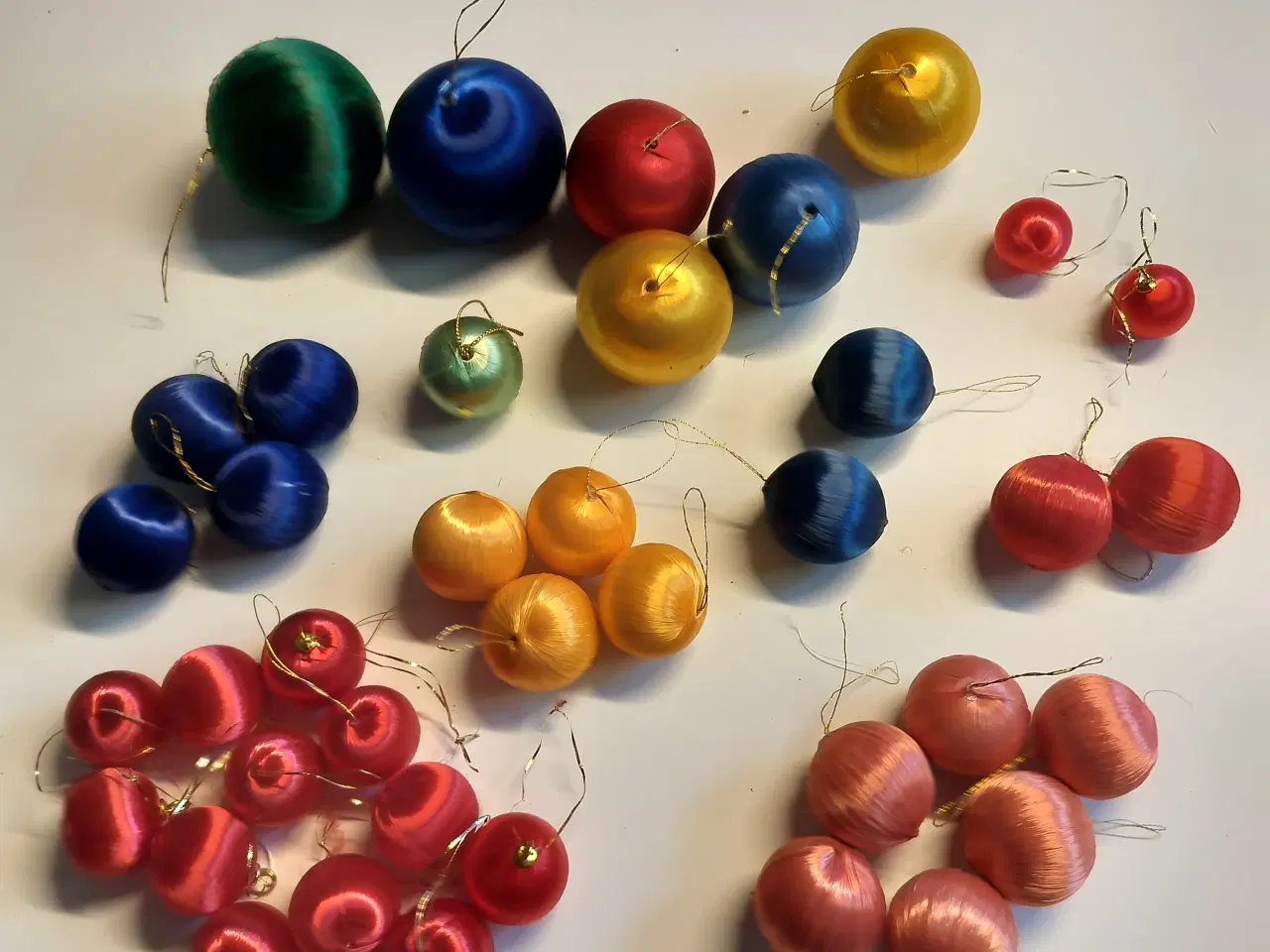 Billede 1 - Gamle Silke julekugler 35 stk