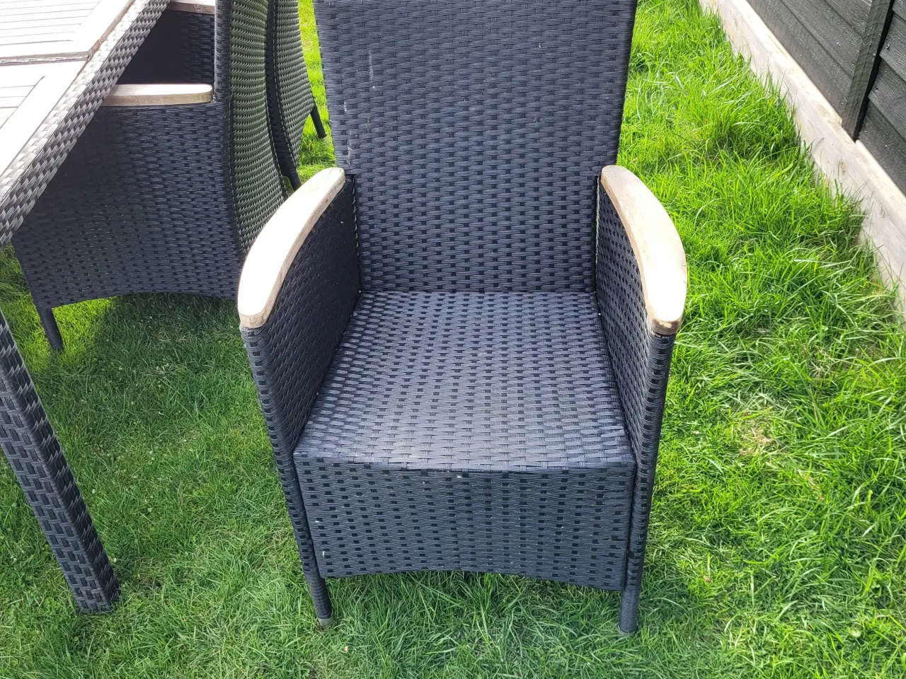 Billede 3 - Sort rattan havemøbelsæt 