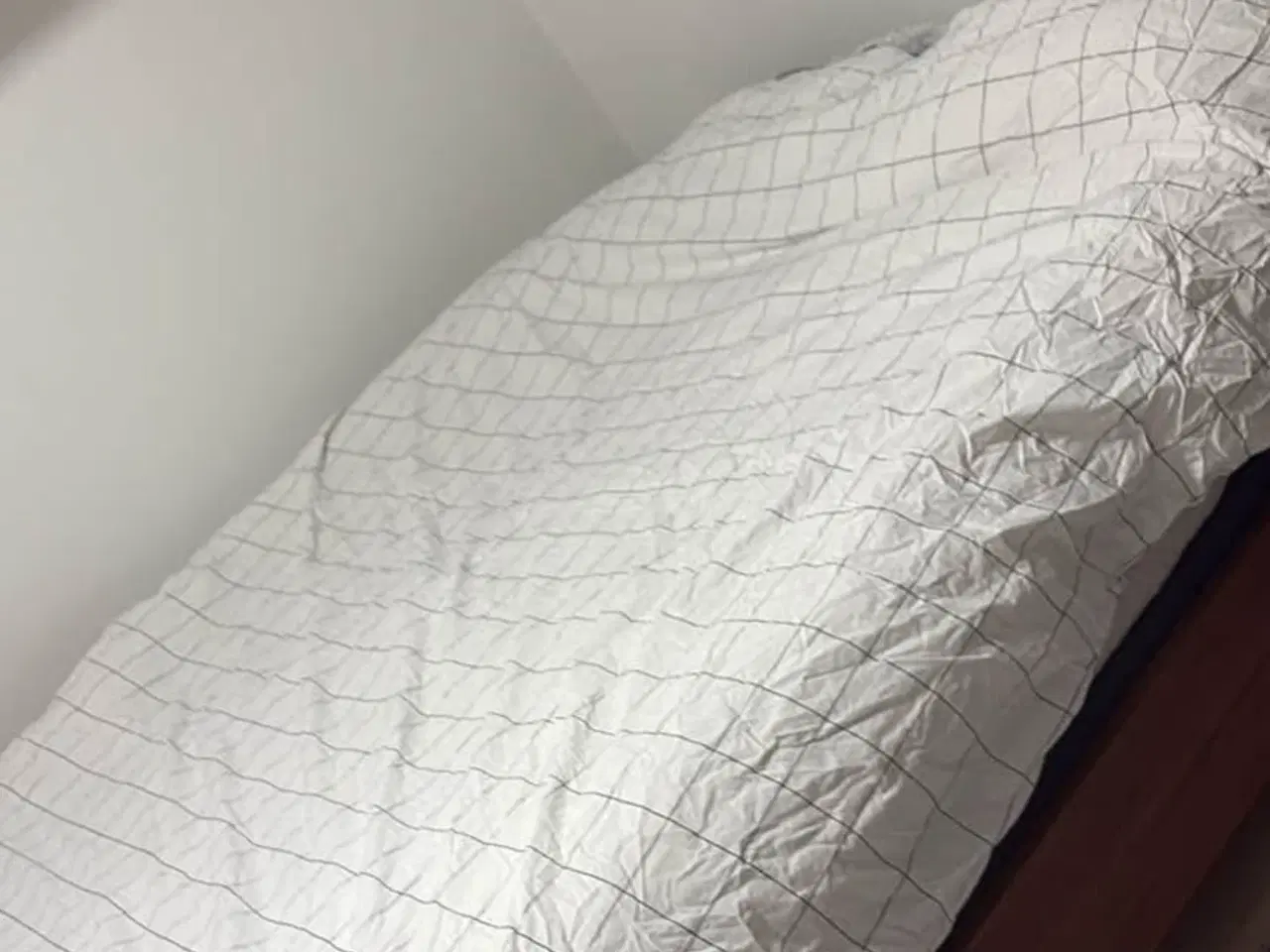 Billede 1 - Seng med stel