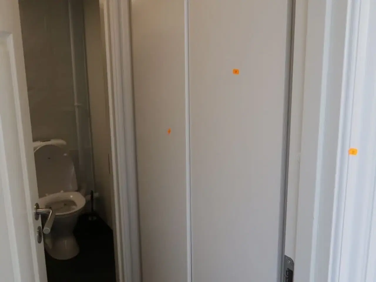 Billede 1 - Skab m. indhold bla. Nilfisk NILFISK Model: Bravo Energy / 107411494