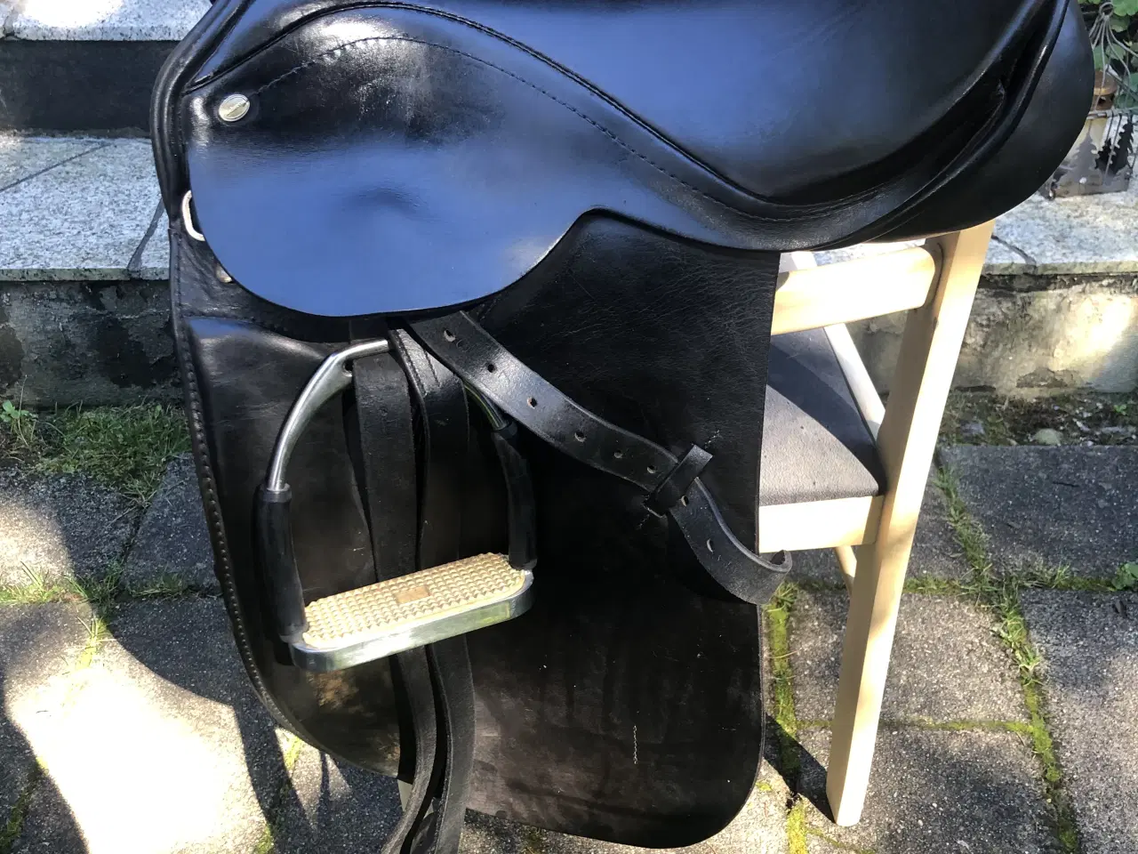Billede 2 - Dressursadel 16"-17" til hest