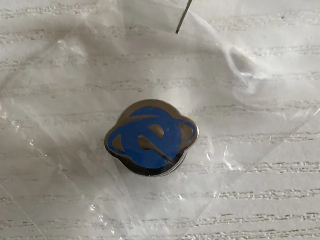 Billede 2 - Emblem fra Internet Explorer, blå e