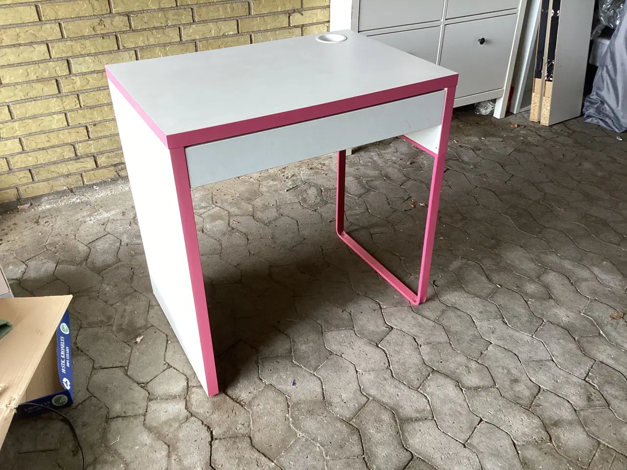 Billede 1 - IKEA Micke Børneskrivebord sælges
