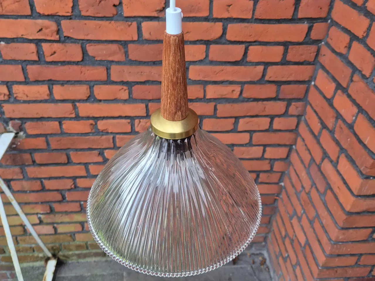 Billede 2 - Fed glaslampe med top i teak